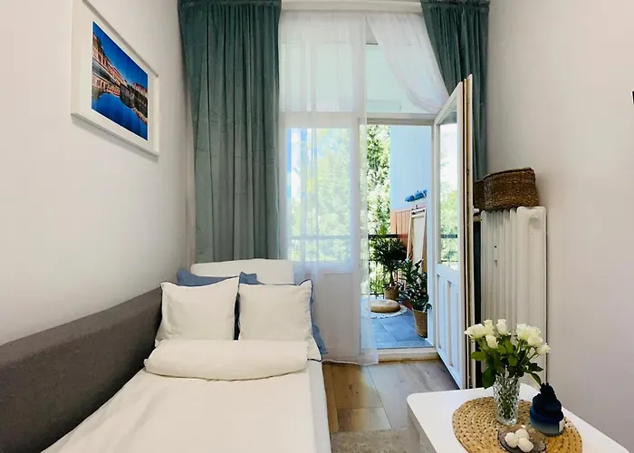 MINI Chrobrego przy plaży z Loggia